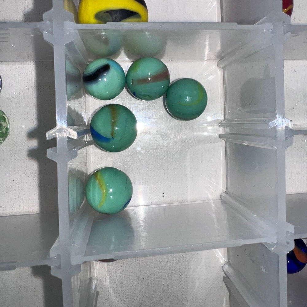 Mixed Lot of Assorted Glass Marbles Shooters Boulders Cats-Eyes with Case - Picture 13 of 16